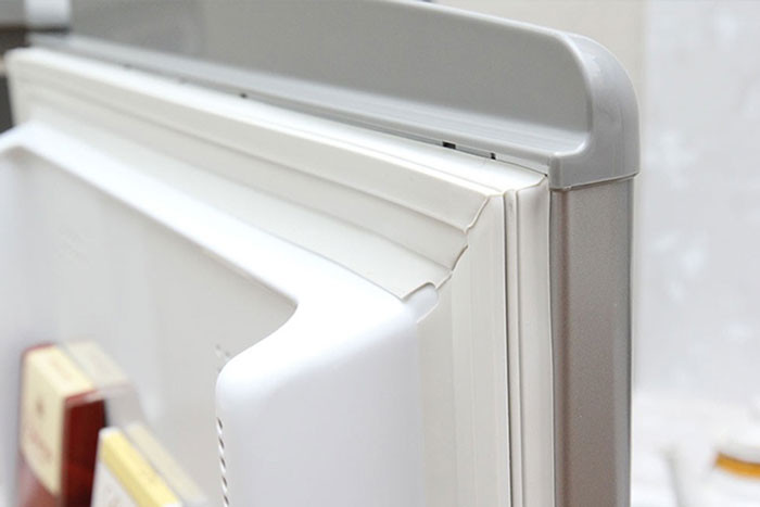 Tủ lạnh bị hở cửa nguyên nhân, tác hại và cách khắc phục là gì?