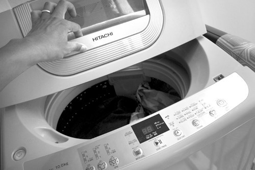 máy giặt không vắt do không đóng kín máy giặt