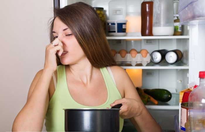 Cách khử mùi thức ăn trong phòng điều hòa ít người biết đến