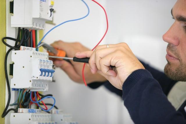 Dịch vụ sửa chữa điện tại Tp.HCM uy tín, giá rẻ