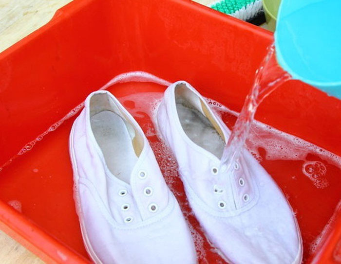 Cách giặt giày bằng máy giặt