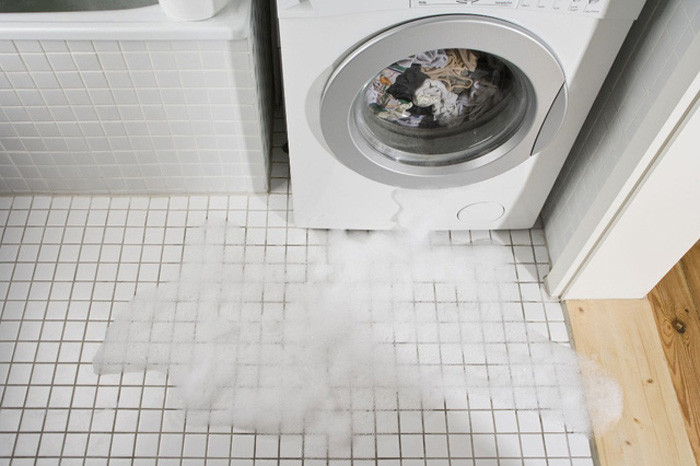Máy giặt bị tràn nước nguyên nhân và cách khắc phục