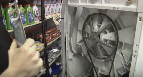 máy giặt bị rung lắc khi vắt do day curoa
