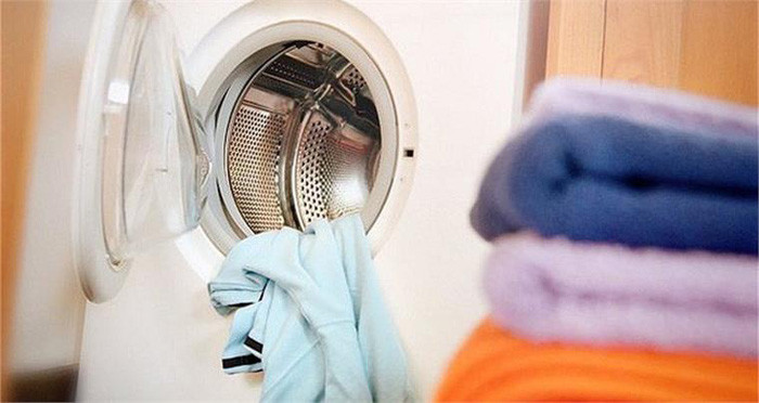 Nguyên nhân quần áo không thơm mùi nước xả khi cho vào máy giặt
