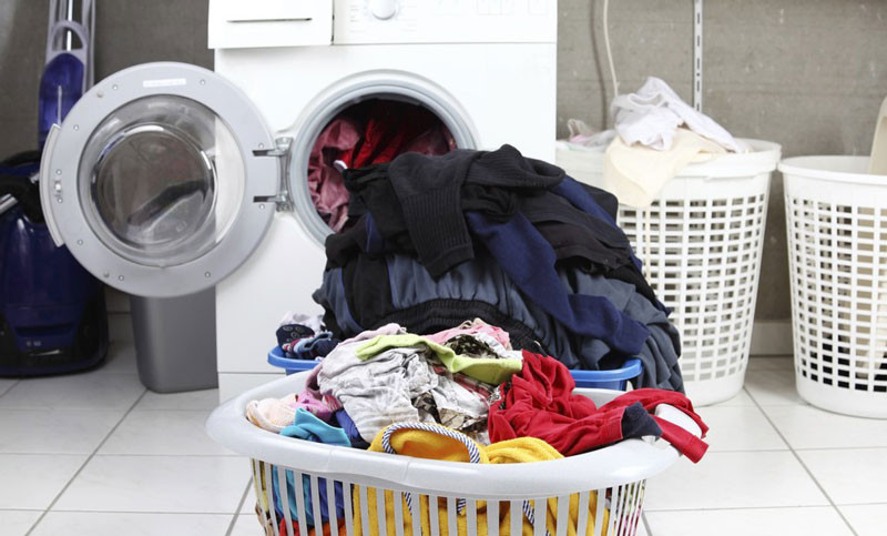 Quần áo bị rách khi cho vào máy giặt nguyên nhân và cách khắc phục