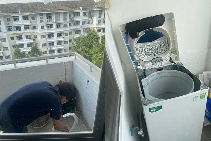 Dịch vụ vệ sinh máy giặt cửa trên quận 1 tại nhà