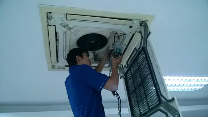 Dịch vụ vệ sinh máy lạnh âm trần quận Tân Phú