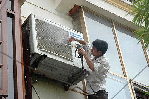 Vệ sinh máy lạnh quận Tân bình